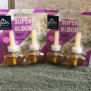 Glade Super Bloom Refill Packs in Purple and White